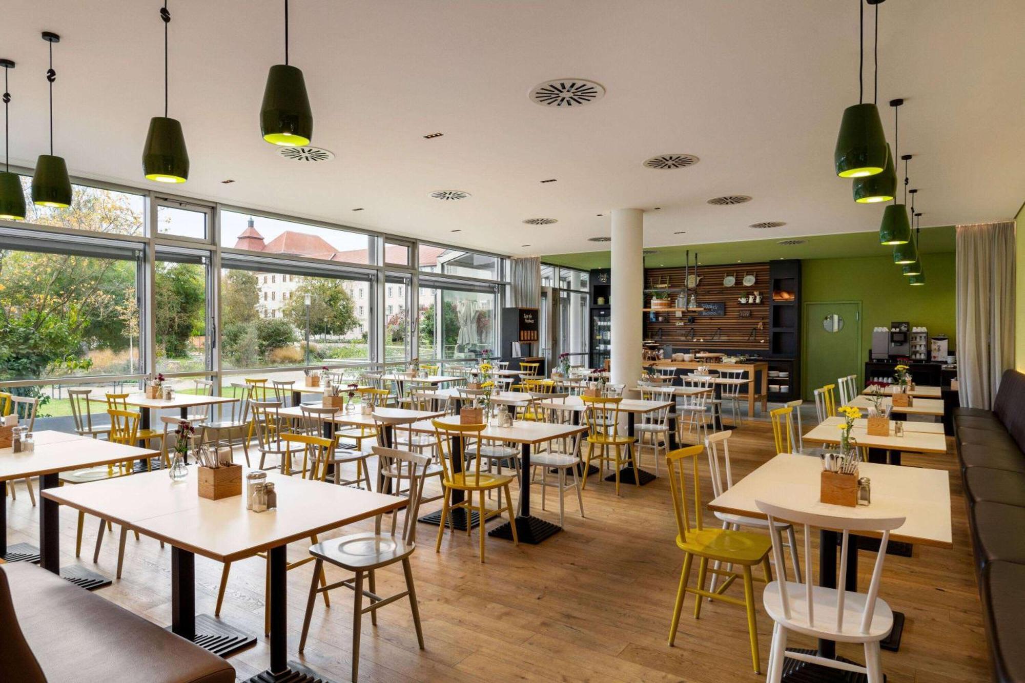 Vienna House Easy By Wyndham Guenzburg Hotel Kültér fotó