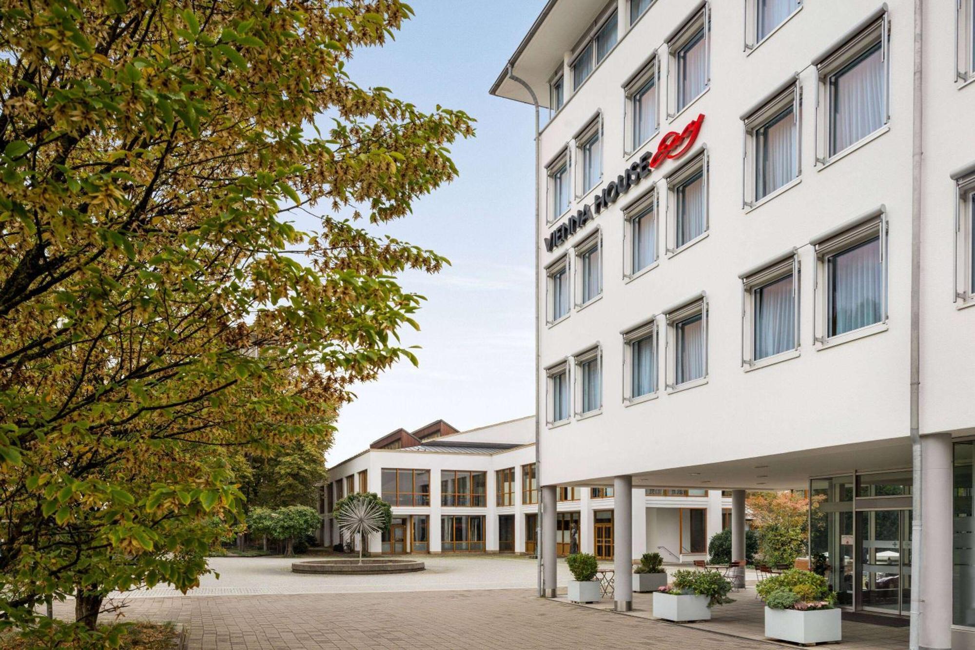 Vienna House Easy By Wyndham Guenzburg Hotel Kültér fotó