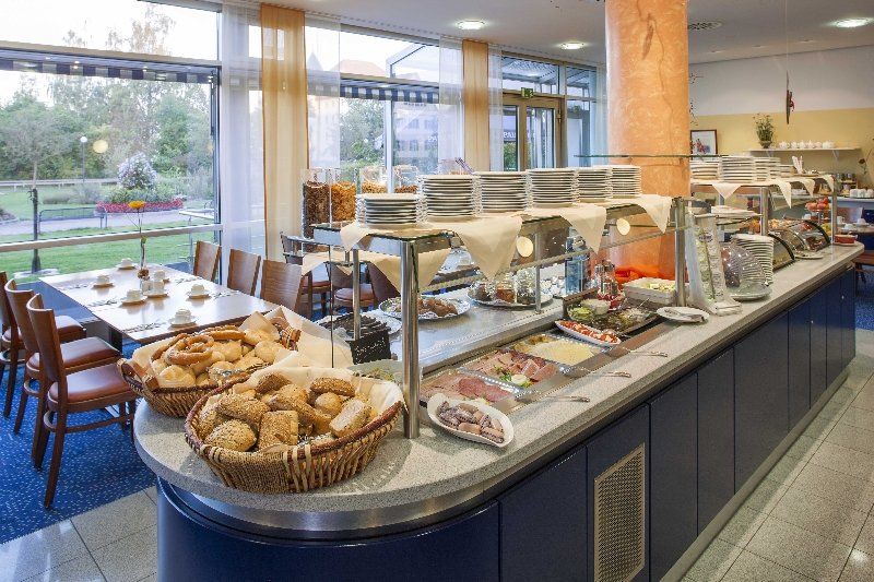 Vienna House Easy By Wyndham Guenzburg Hotel Kültér fotó