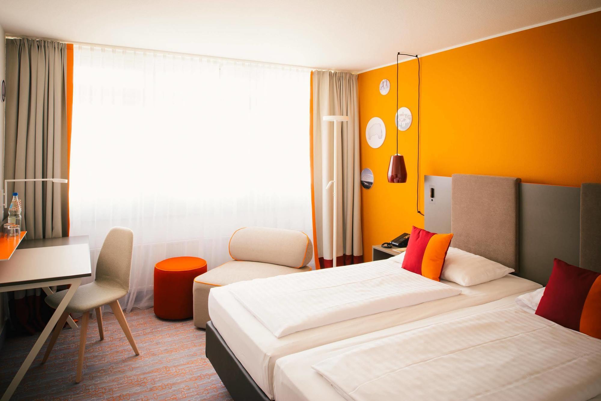 Vienna House Easy By Wyndham Guenzburg Hotel Kültér fotó